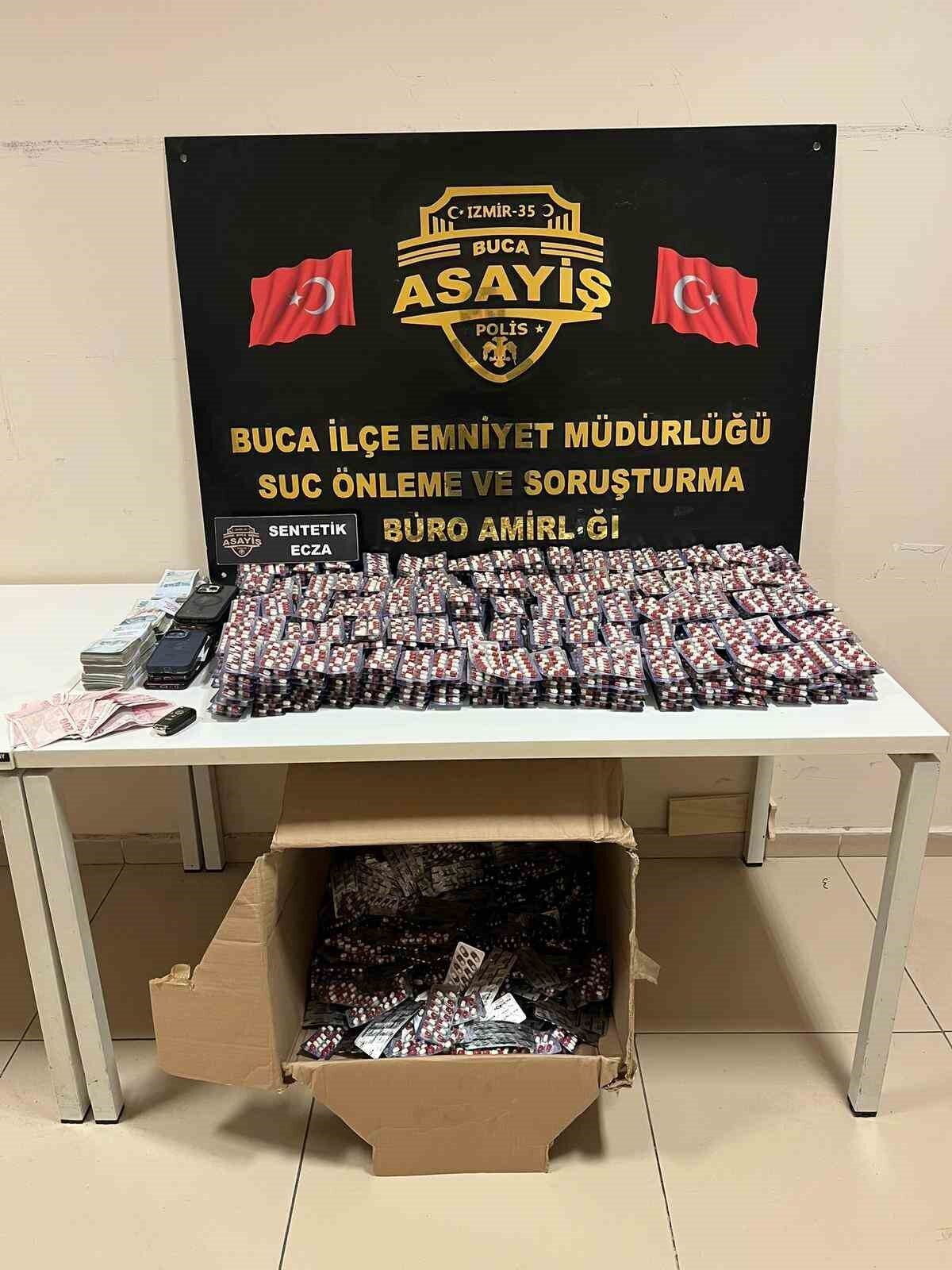 Balıkesir'den İzmir'in Buca ilçesine uyuşturucu sevkiyatı yapan 10 kişi, polis