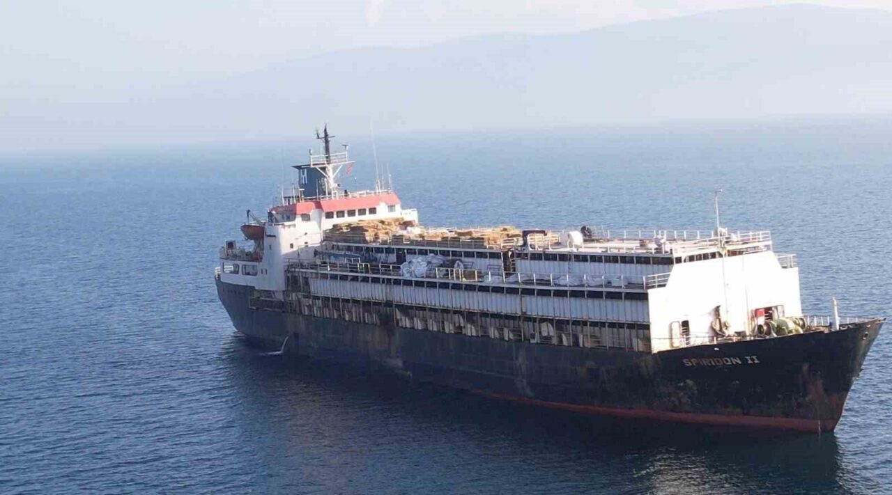 "Spiridon II" isimli canlı hayvan taşıma gemisi, 24 gün süren