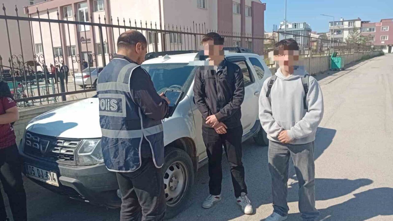 Bandırma İlçe Emniyet Müdürlüğü, ekim ayında okul çevrelerindeki güvenliği artırmak