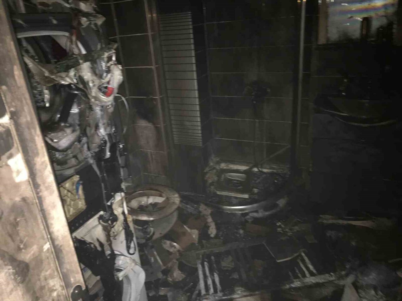 Balıkesir'in İhsaniye Mahallesi'nde bir apartmanın 3. katında kurutma makinesi nedeniyle