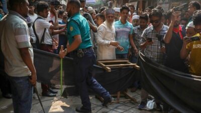 Bangladeş'teki Narsingdi kentinde 5.7 büyüklüğündeki depremde 5 kişinin hayatını kaybettiği,