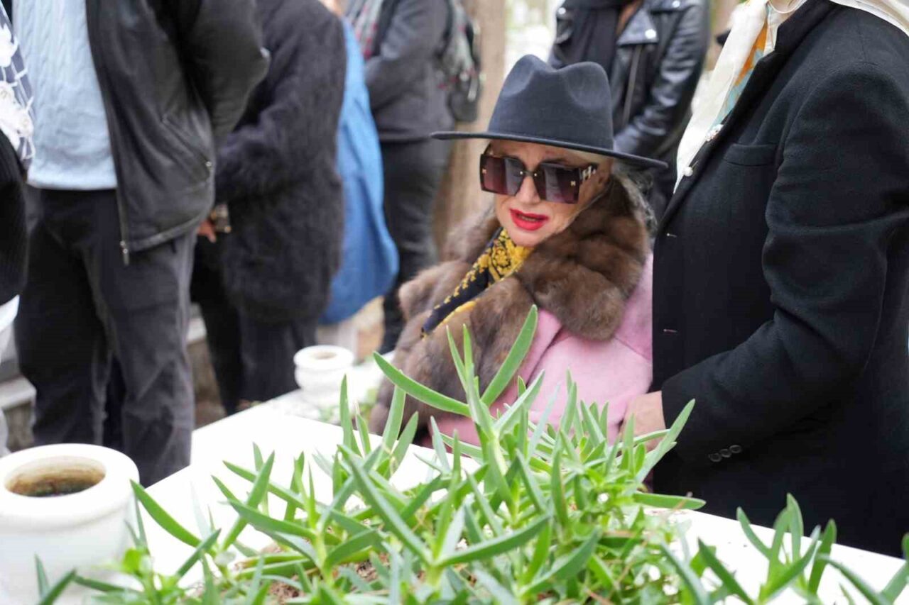 Ünlü sanatçı Banu Alkan, trafik kazasında hayatını kaybeden kardeşi Osman