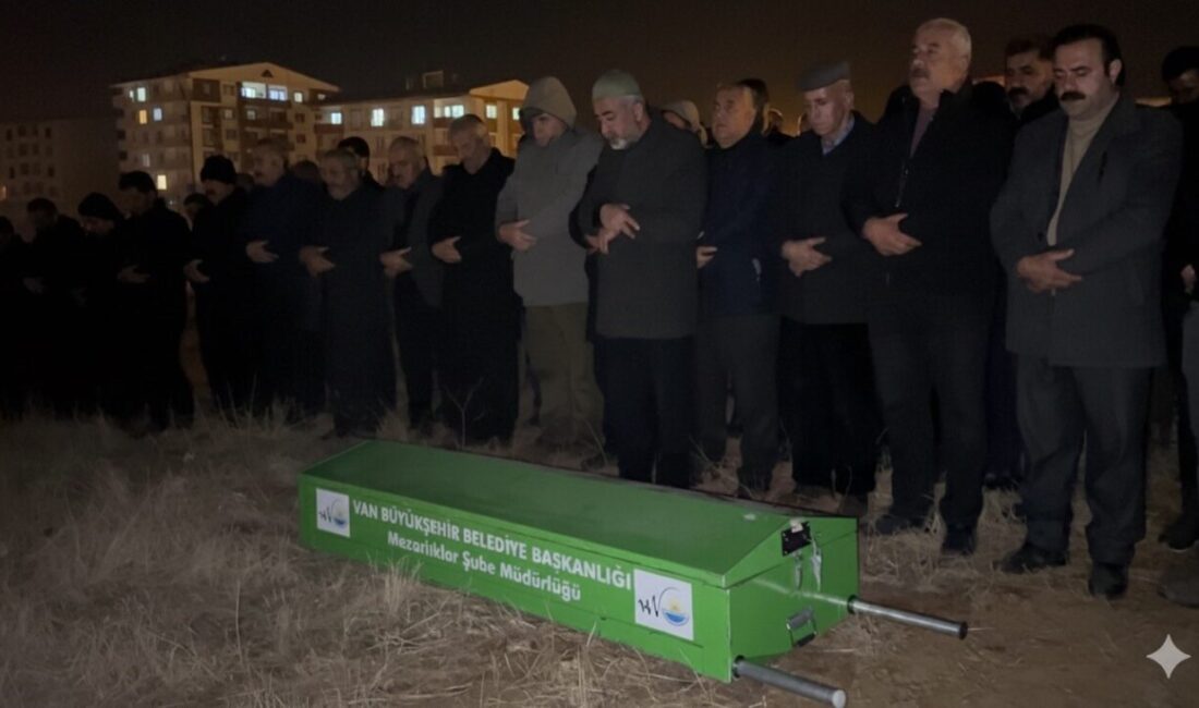 Baraja Uçan Araçta Hayatını Kaybeden Cihat Durna, Yüksekova’da Gözyaşlarıyla Defnedildi Van-Hakkari karayolunda baraja düşen otomobilde hayatını kaybeden 22 yaşındaki Cihat