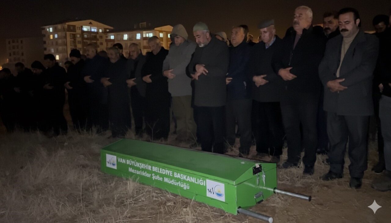 Van-Hakkari karayolunda baraja düşen otomobilde hayatını kaybeden 22 yaşındaki Cihat