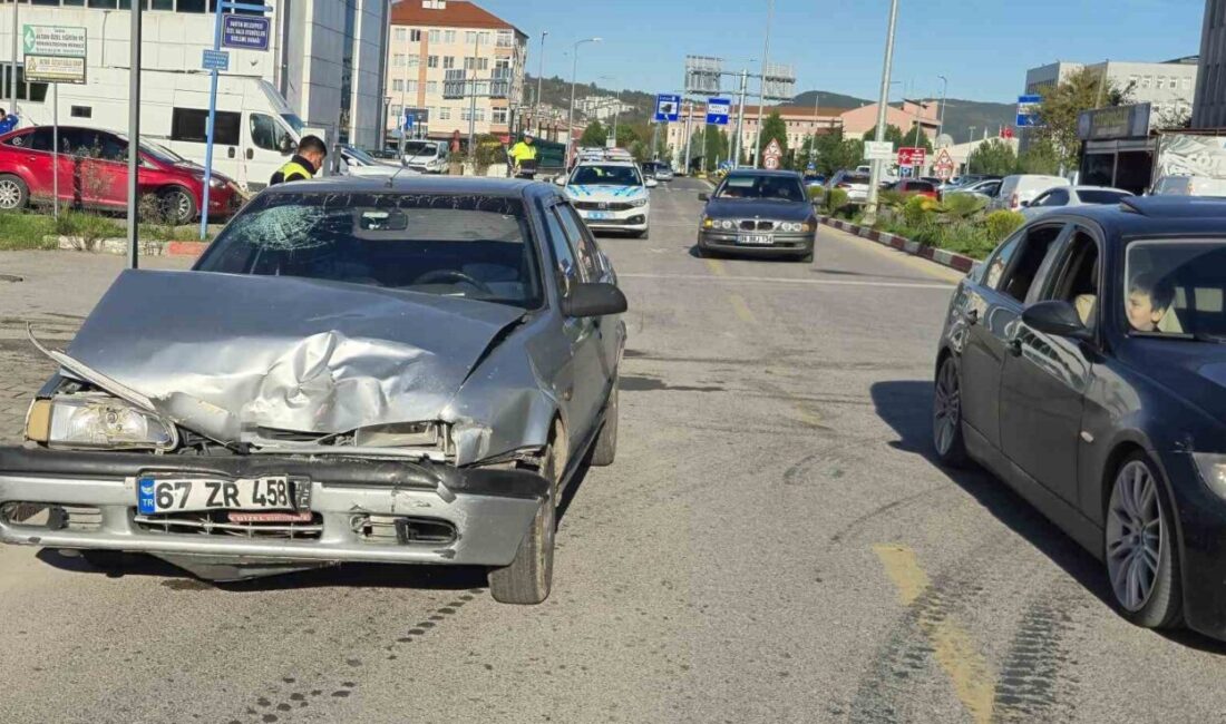 Bartın’da Kavşakta İki Otomobil Çarpıştı: Üç Yaralı Hastaneye Sevk Edildi Bartın'da bir kavşakta M.T. ve T.B. yönetimindeki iki otomobil çarpıştı.