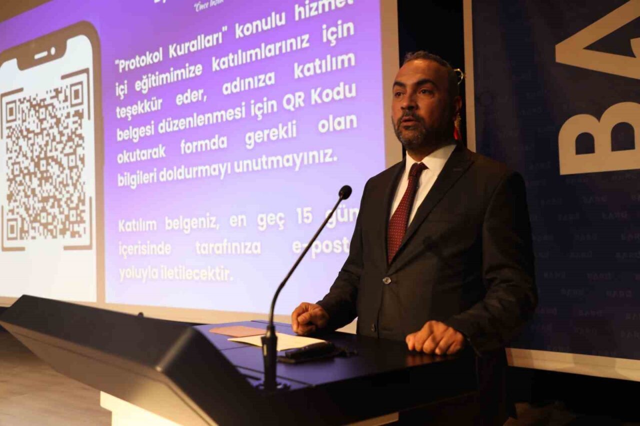 Bartın Üniversitesi'nde Nihat Aytürk tarafından düzenlenen "Protokol Kuralları Eğitimi" iki