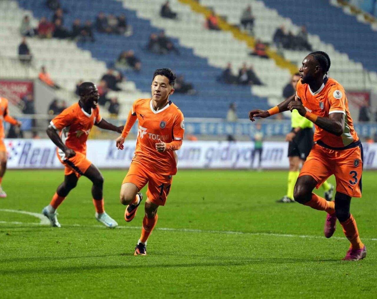 Başakşehir'in Ganalı defans oyuncusu Jerome Opoku, Kasımpaşa ile oynanan maçta