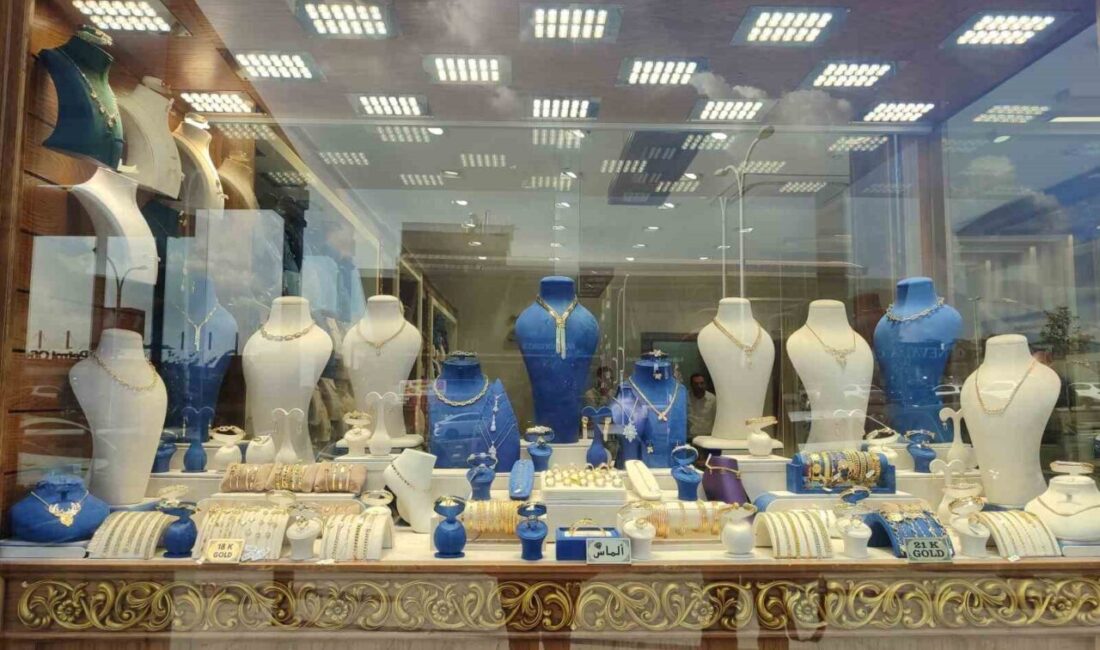 Başakşehir’de Kuyumcuya Hırsızlık Girişimi Güvenlik Ekibinin 63 Saniyelik Müdahalesi ile Başarısızlıkla Sonuçlandı İstanbul Başakşehir'deki kuyumcu dükkânına gerçekleştirilen hırsızlık girişimi, güvenlik ekibinin hızlı