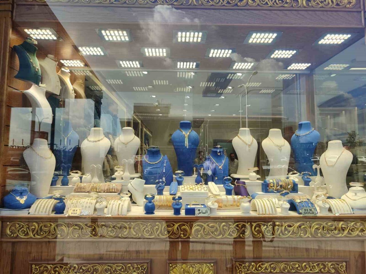 İstanbul Başakşehir'deki kuyumcu dükkânına gerçekleştirilen hırsızlık girişimi, güvenlik ekibinin hızlı