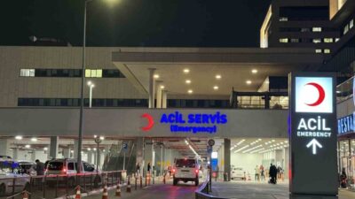 Başakşehir'deki bir ortaokulda, kantinden yemek yiyen yaklaşık 30 öğrenci zehirlenme