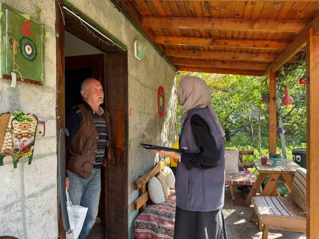 Başiskele Belediyesi, "Gönül Bağı Projesi" çerçevesinde hane ziyaretlerine devam ederek,