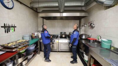 Başiskele Belediyesi Zabıta Müdürlüğü, ilçedeki kafe ve restoranlarda halk sağlığını