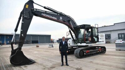 Başiskele Belediyesi, yeni bir ekskavatör alarak iş makinesi filosunu genişletti.