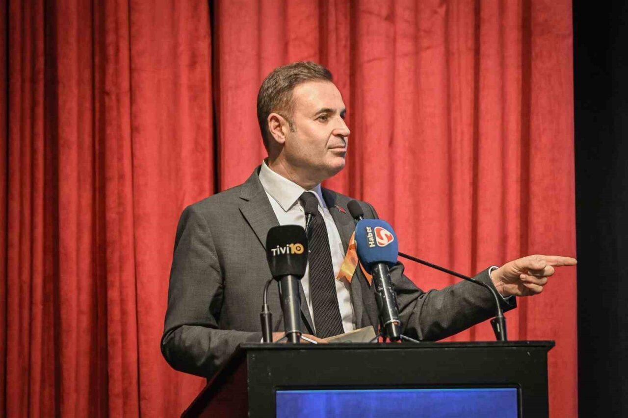 Balıkesir Büyükşehir Belediye Başkanı Ahmet Akın, 20 ilçede gençlerin spora