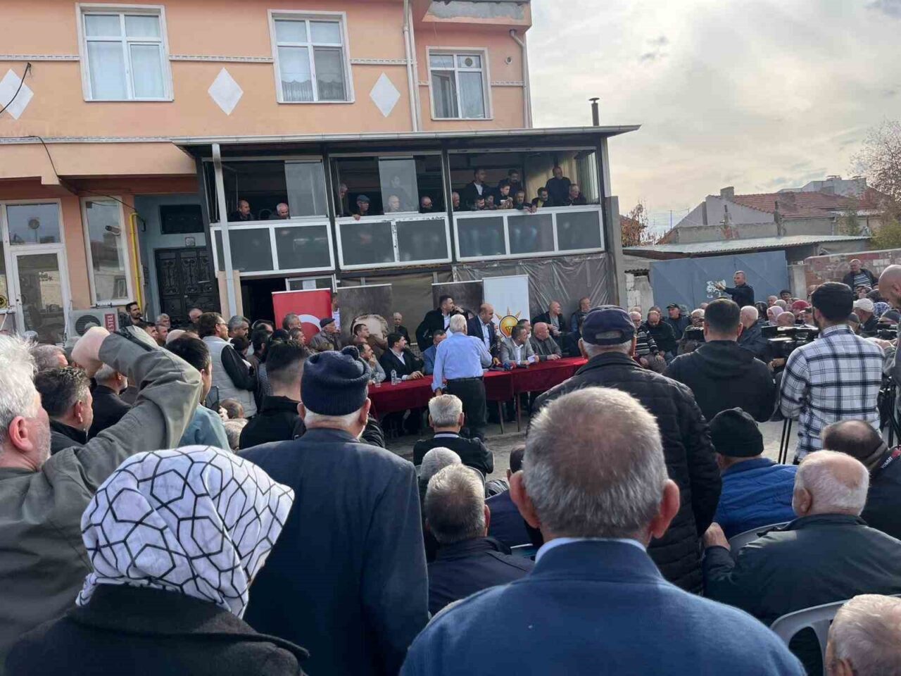 AK Parti Eskişehir İl Başkanı Gürhan Albayrak, Yeşiltepe Mahallesi'ndeki kentsel