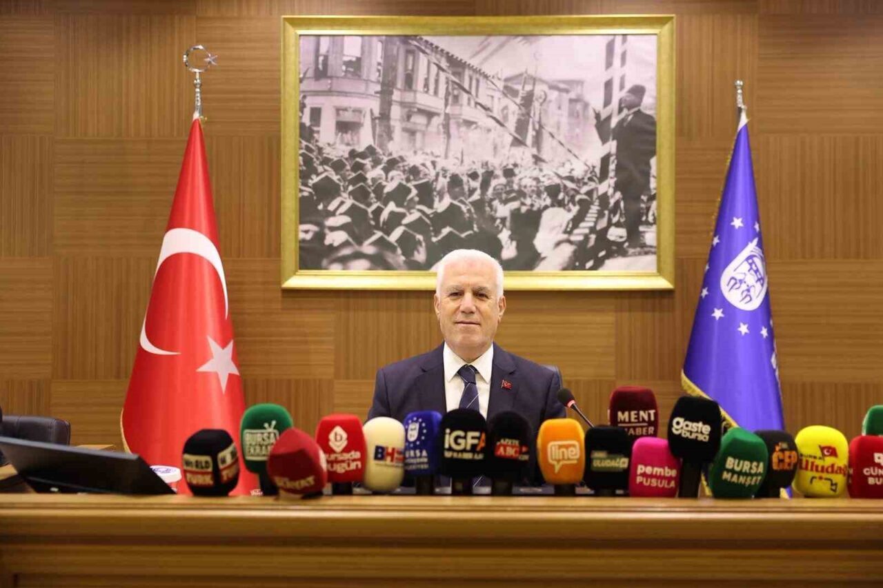 Bursa Büyükşehir Belediye Başkanı Mustafa Bozbey, BUSKİ'nin sürdürülebilir yatırımları için