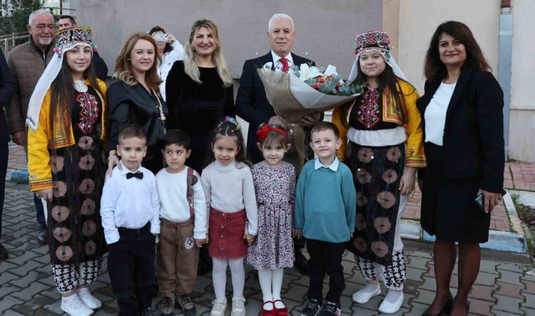 Bursa Büyükşehir Belediye Başkanı Bozbey, 24 Kasım Öğretmenler Günü’nde Eğitimcileri Okul Ziyaretleriyle Onurlandırdı Bursa Büyükşehir Belediye Başkanı Mustafa Bozbey, 24 Kasım Öğretmenler Günü'nü