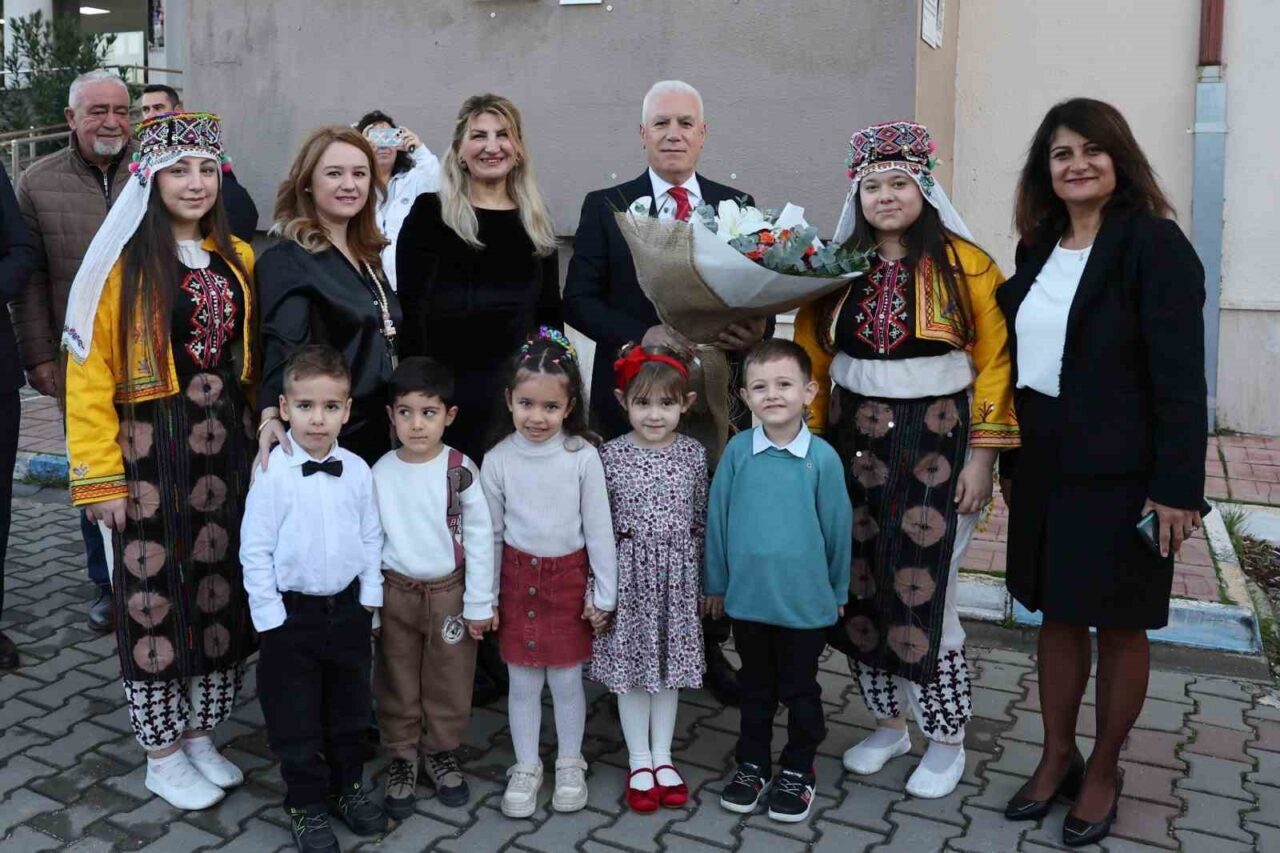 Bursa Büyükşehir Belediye Başkanı Mustafa Bozbey, 24 Kasım Öğretmenler Günü'nü