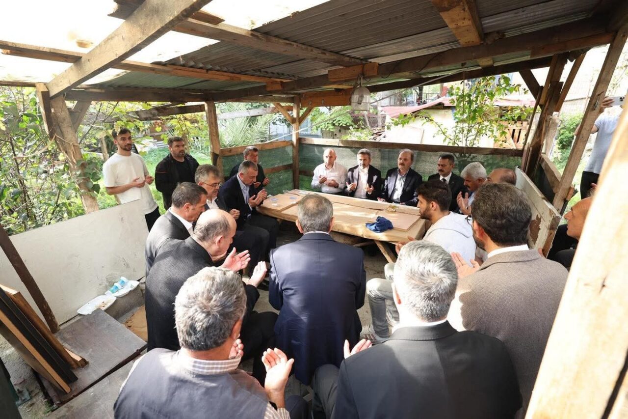 Kocaeli Büyükşehir Belediye Başkanı Tahir Büyükakın, Dilovası'ndaki parfüm dolum tesisinde