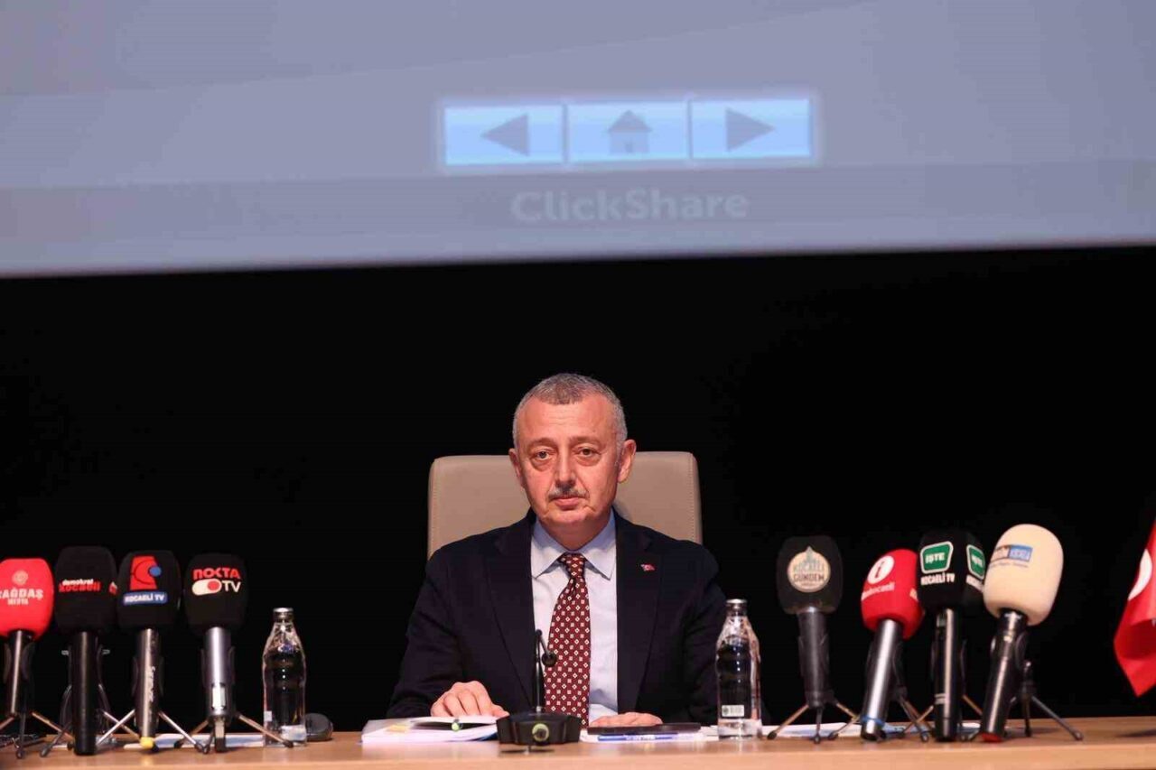 Kocaeli Büyükşehir Belediye Başkanı Tahir Büyükakın, Gebze’deki bina yıkımının metro