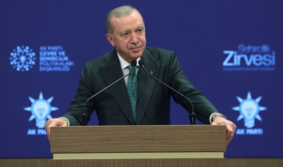 Medeniyetimizde Şehir ve Mekân Zirvesi’nde Cumhurbaşkanı Erdoğan ile buluşan Kayseri Büyükşehir Belediye Başkanı Büyükkılıç, şehircilik vurgusu yaptı Kayseri Büyükşehir Belediye Başkanı Dr. Memduh Büyükkılıç, Cumhurbaşkanı Recep Tayyip