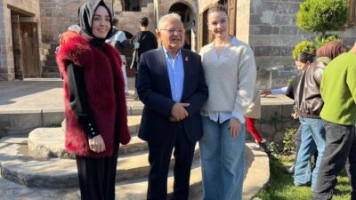 Kayseri Büyükşehir Belediye Başkanı Dr. Memduh Büyükkılıç, Talas'taki bir etkinlikte