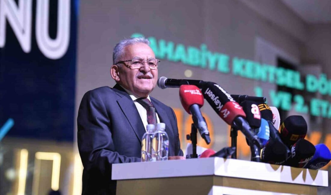 Kayseri’de Öğretmenler Günü Kutlamalarında Eğitimcilerin Rolü Vurgulandı Kayseri Büyükşehir Belediye Başkanı Dr. Memduh Büyükkılıç ve Vali Gökmen