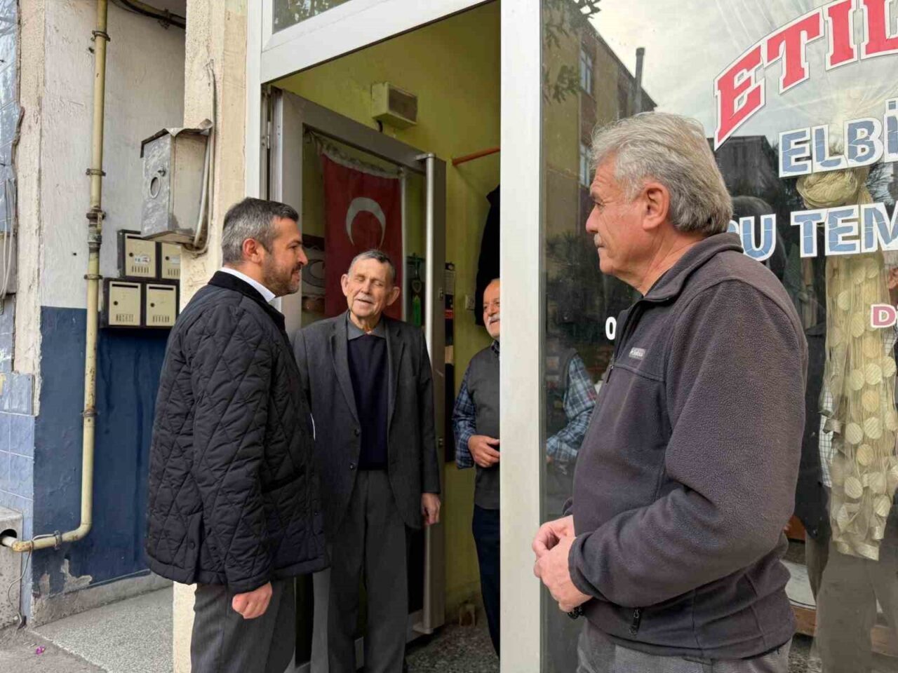 Karabük Belediye Başkanı Özkan Çetinkaya, Yeşil Mahalle Taşkent Caddesi'nde vatandaşlarla