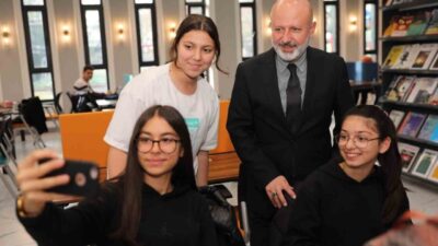 Kocasinan Belediye Başkanı Ahmet Çolakbayrakdar, Sinan Kütüphaneleri ile ilçeye sosyal