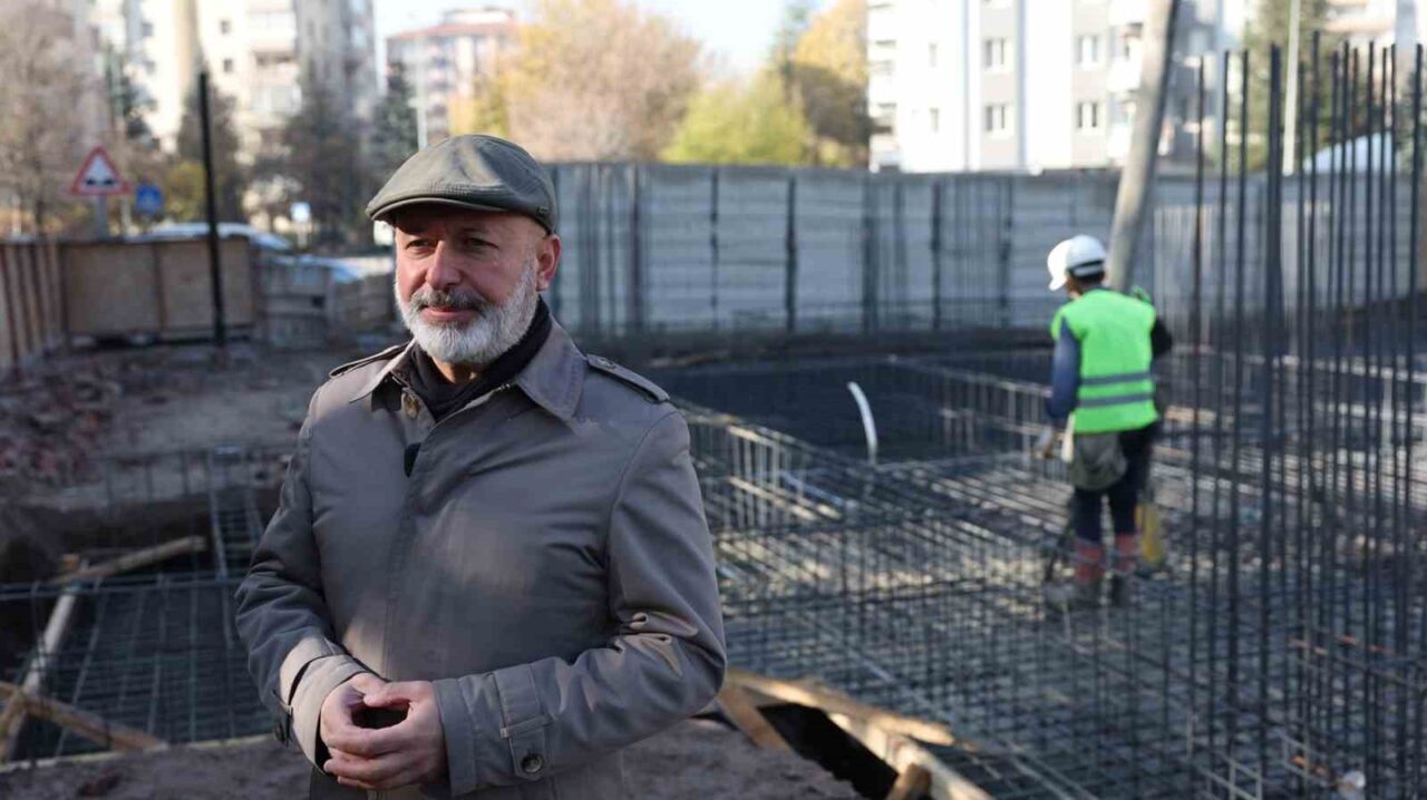 Kocasinan Belediye Başkanı Ahmet Çolakbayrakdar, Erciyesevler Mahallesi'nde yapımı başlayan 7