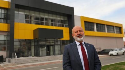 Kocasinan Belediye Başkanı Ahmet Çolakbayrakdar, Yunusemre Mahallesi'nde tamamlanan sosyal tesisin