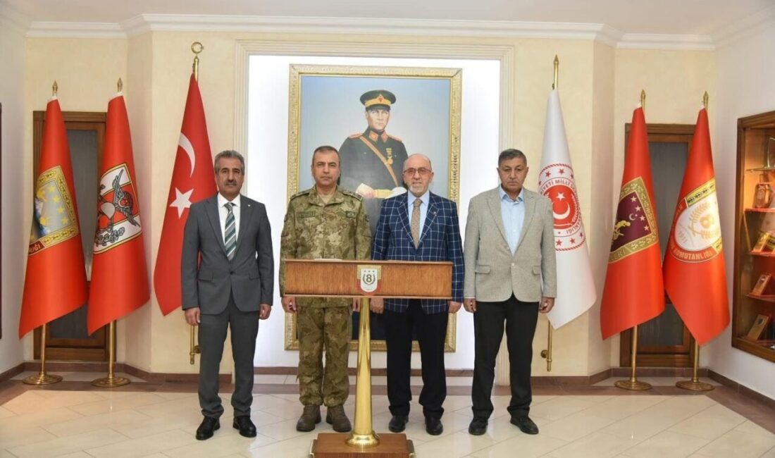 Elazığ Ticaret Borsası Başkanı Dumandağ, 8. Kolordu Komutanı Durmaz ile Ekonomik ve Güvenlik Değerlendirmesi Yaptı Elazığ Ticaret Borsası Başkanı Mehmet Ali Dumandağ, Meclis Başkanı Aydın
