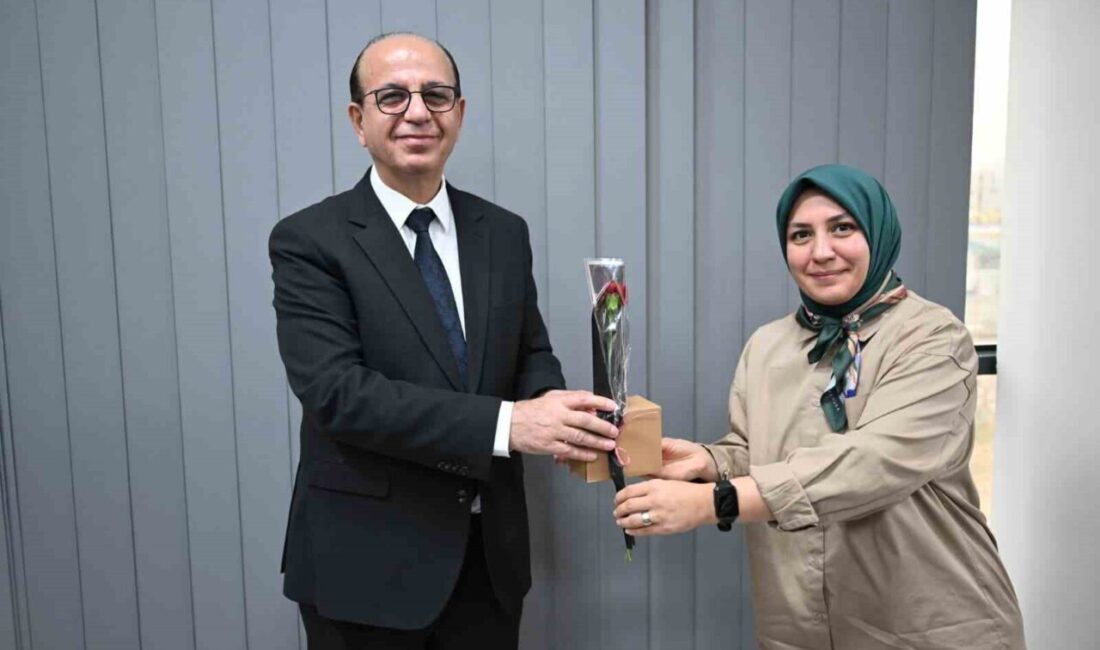 Yeşilyurt Belediye Başkanı Prof. Dr. İlhan Geçit, 24 Kasım Öğretmenler