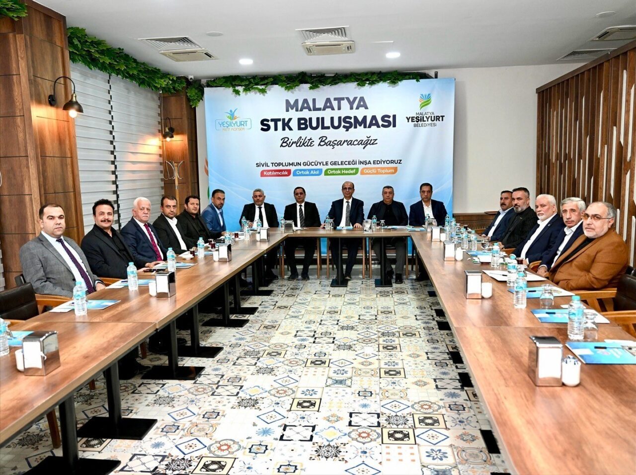 Yeşilyurt Belediye Başkanı Prof. Dr. İlhan Geçit, "Birlikte Başaracağız" projesi