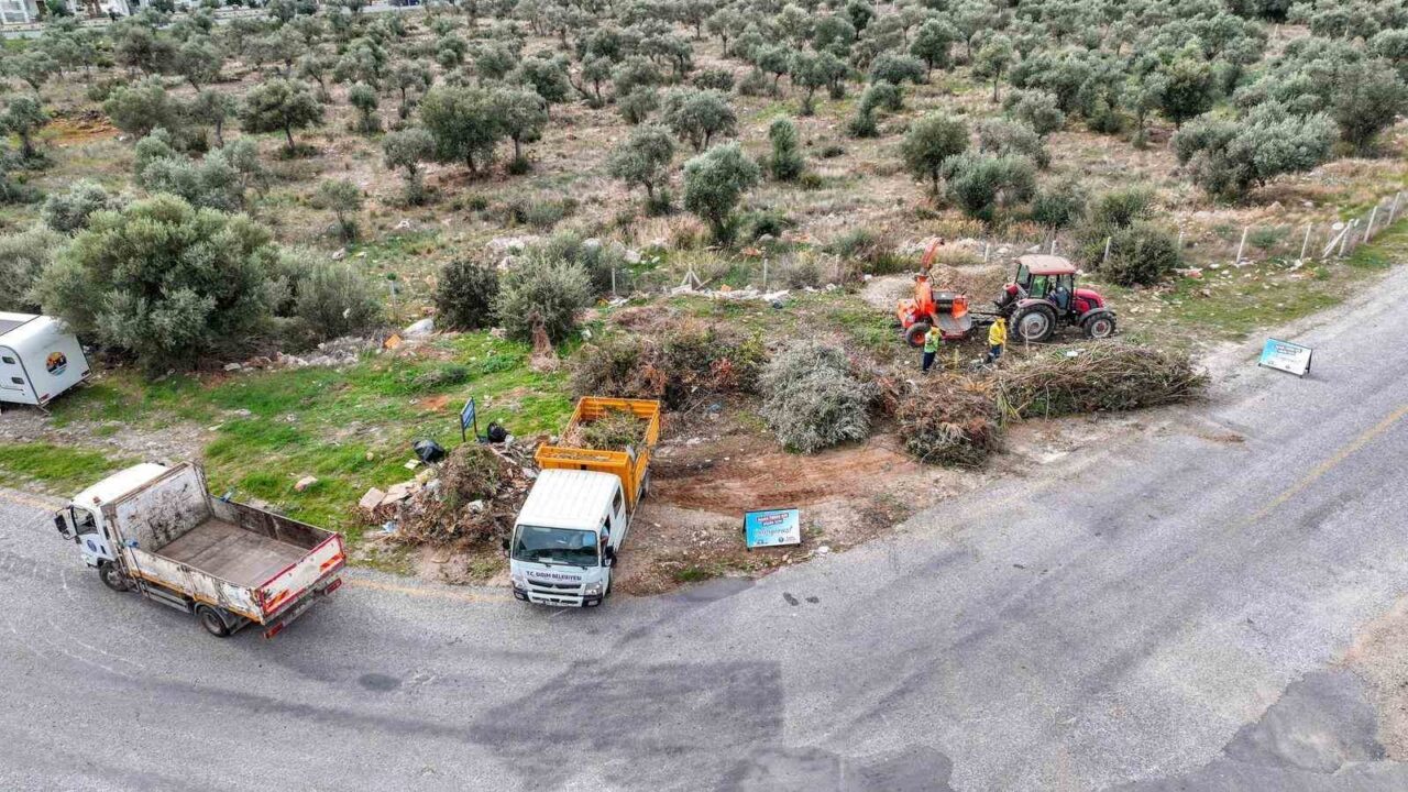 Didim Belediyesi, Akbük Mahallesi'nde temizlik çalışmalarını sürdürüyor. Başkan Hatice Gençay,