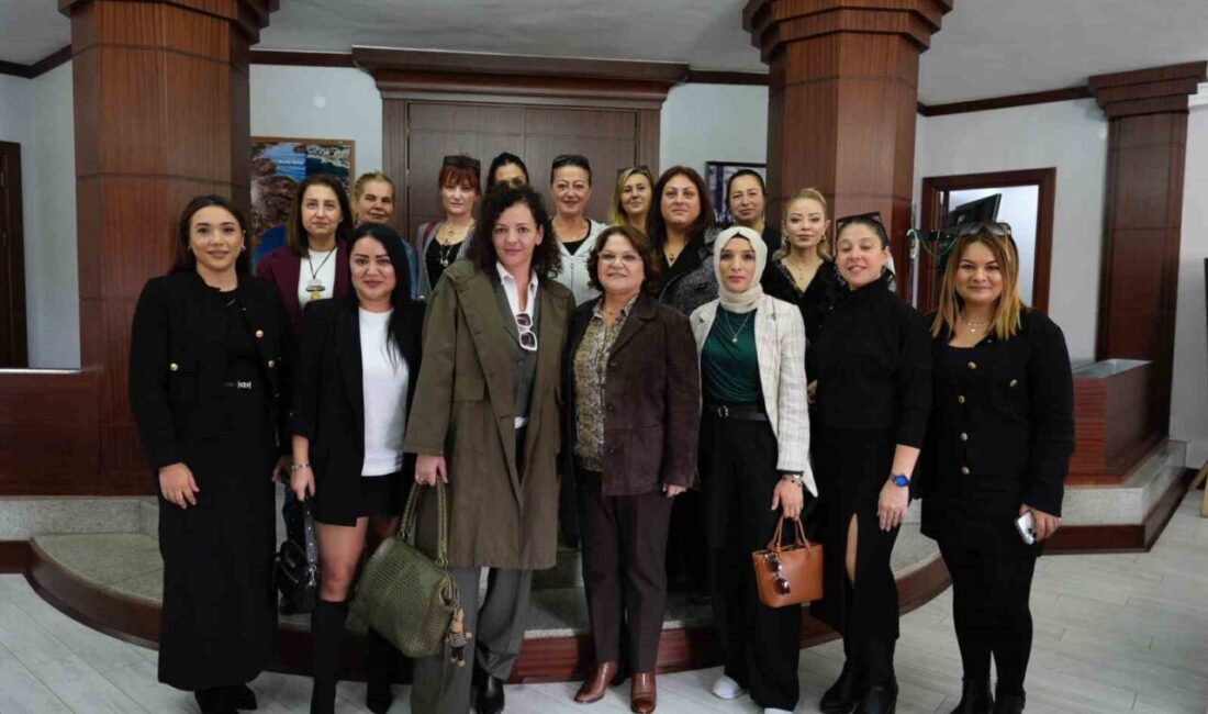 Didim'deki Kadın Girişimciler Grubu, kurucuları Neslihan Atabay ile birlikte Belediye