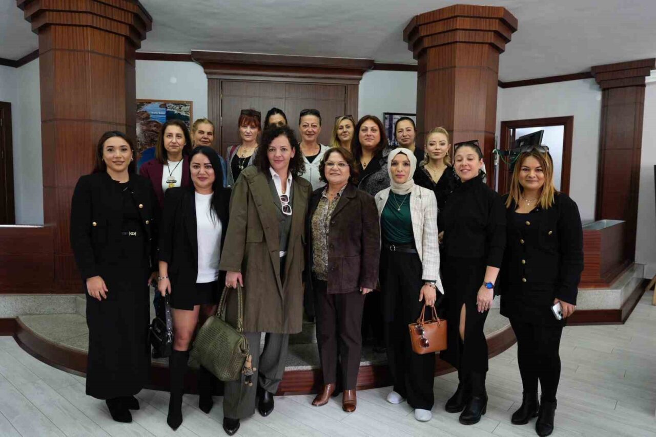 Didim'deki Kadın Girişimciler Grubu, kurucuları Neslihan Atabay ile birlikte Belediye
