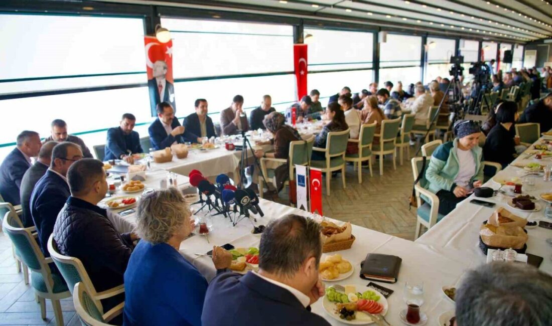 Kuşadası Belediye Başkanı Ömer Günel, Aydın Büyükşehir Belediyesi'nin 2026 bütçesinde