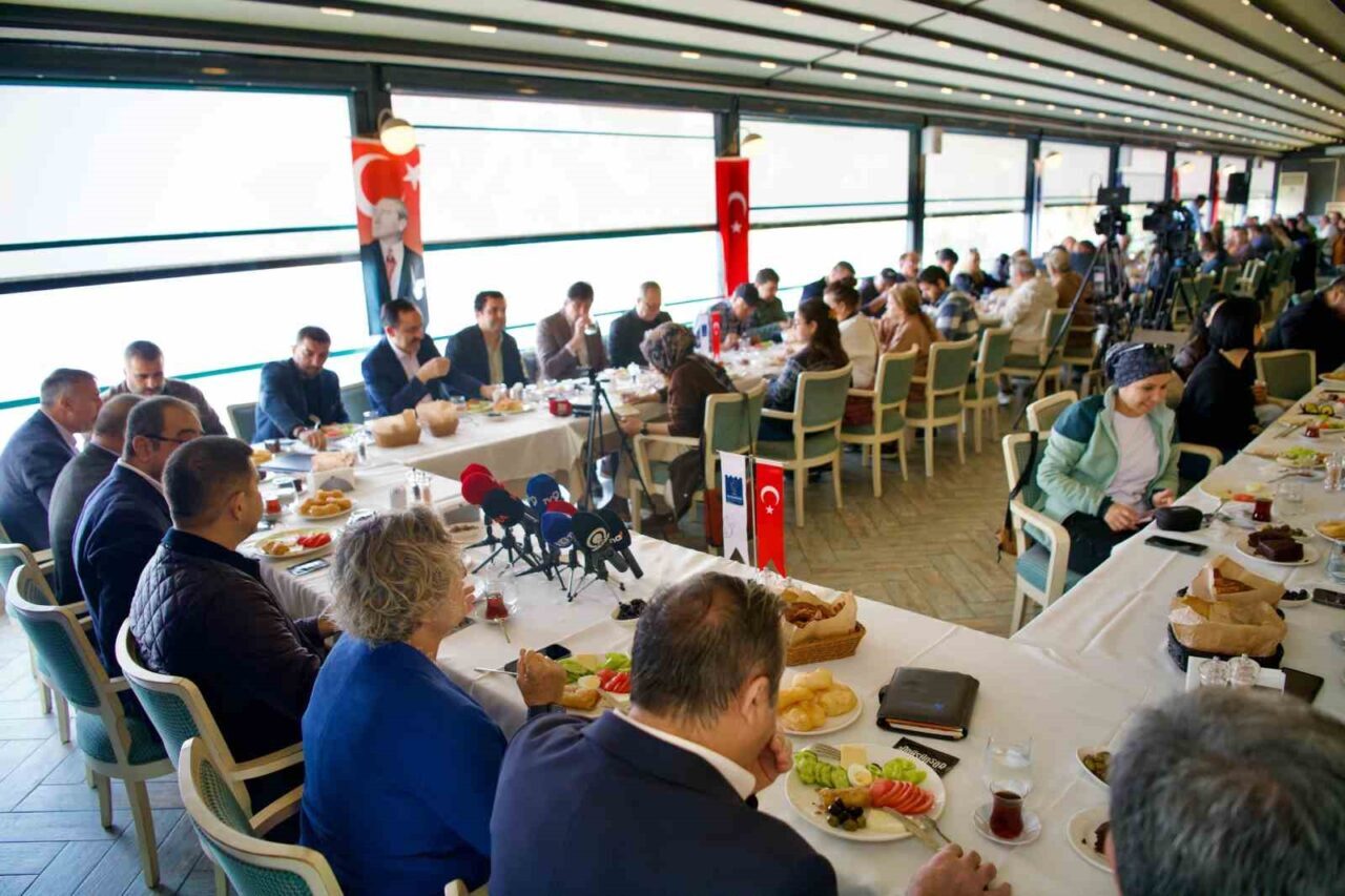 Kuşadası Belediye Başkanı Ömer Günel, Aydın Büyükşehir Belediyesi'nin 2026 bütçesinde