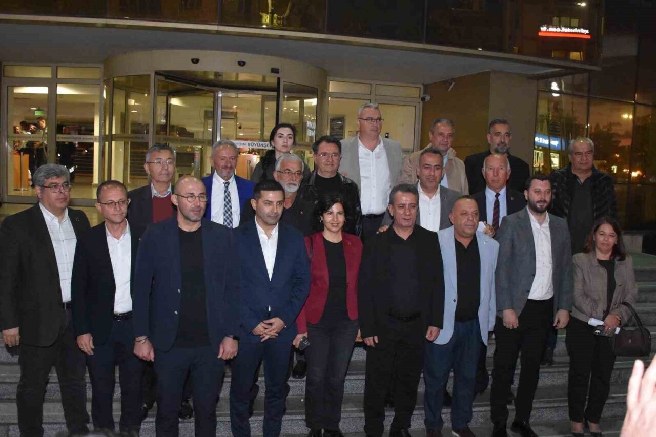 Kuşadası Belediye Başkanı Ömer Günel, Aydın Büyükşehir Belediyesi'nin mezarlık hizmetlerini