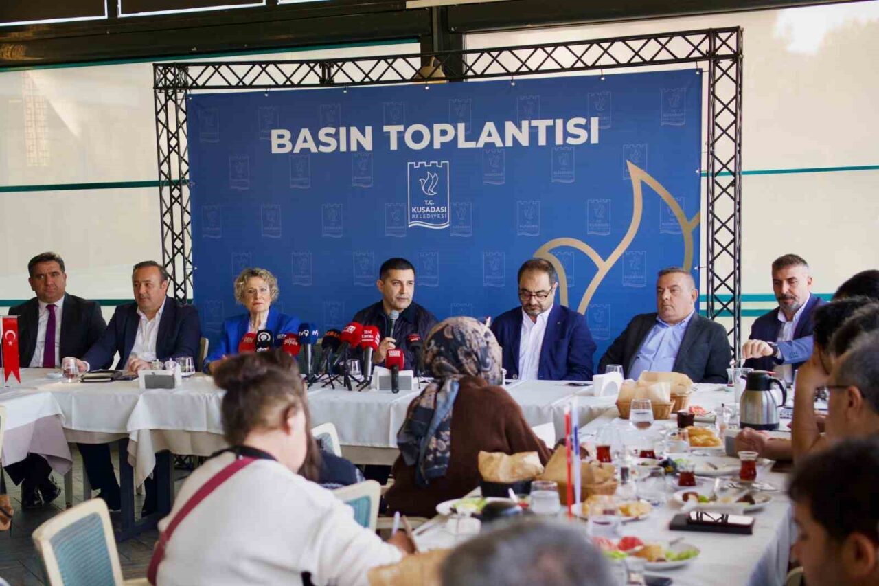 Kuşadası Belediye Başkanı Ömer Günel, Aydın'daki medya buluşmasında mezarlık ve