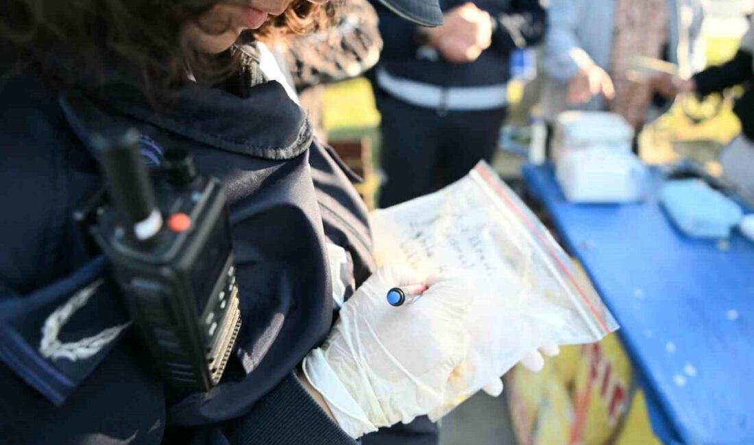Kuşadası’nda Sokak Lezzetleri Denetimleri Artırıldı, Başkan Günel: Sağlık Her Şeyden Önemli Kuşadası Belediyesi, Başkan Ömer Günel’in talimatı ile sokak lezzetleri satışı