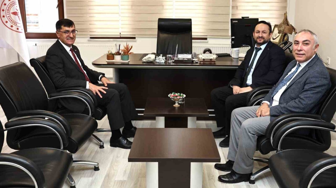 Kütahya Belediye Başkanı Eyüp Kahveci, İl Sağlık Müdürü Doç. Dr.