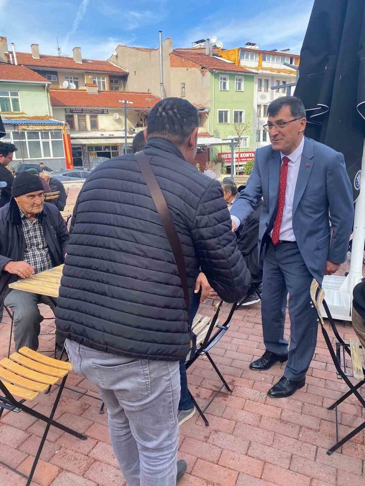 Kütahya Belediye Başkanı Eyüp Kahveci, Çamlıbahçe Kent Lokantası ve Kahvesi’nde vatandaşlarla bir araya geldi.