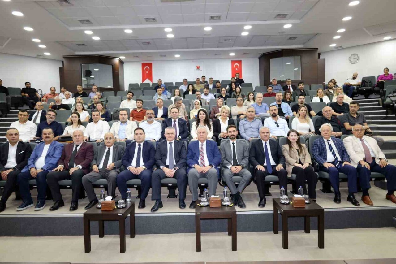 Adana Sanayi Odası'nda düzenlenen bilgilendirme toplantısında Zeki Kıvanç, Yeni Yatırım