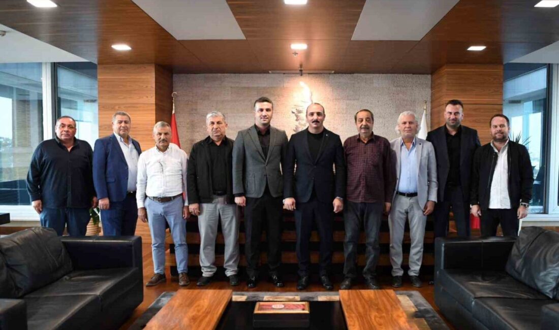 Cem Kotan, Ulaşım Esnafıyla Bir Araya Gelerek Taleplerini Dinledi Konyaaltı Belediye Başkanı Cem Kotan, ulaşım esnafı ile bir araya