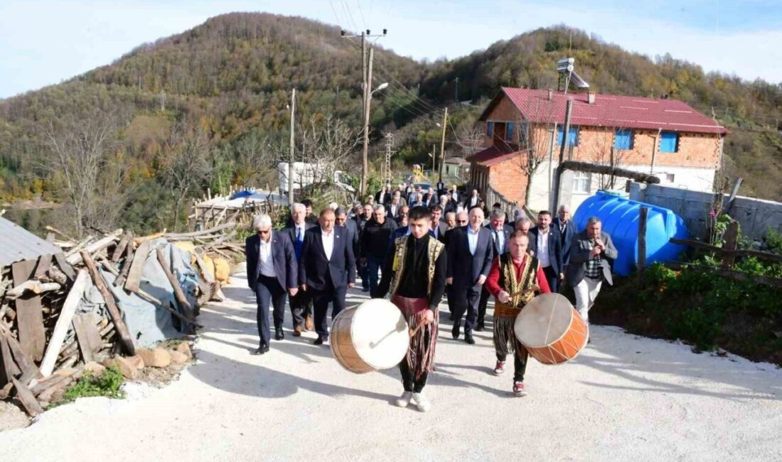Terme Belediye Başkanı Şenol Kul, Örencik Mahallesi'nde düzenlenen yemekte mahalle
