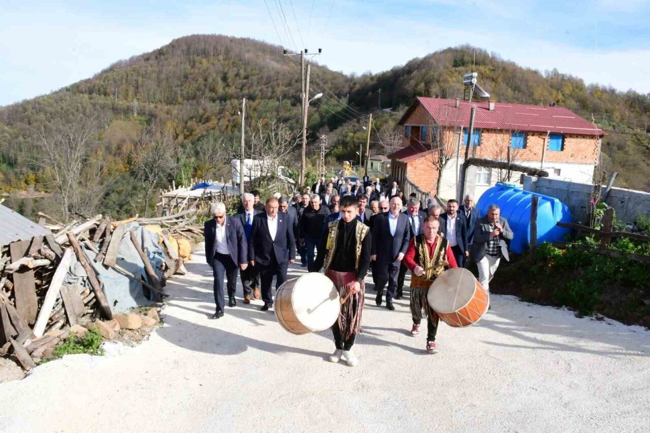 Terme Belediye Başkanı Şenol Kul, Örencik Mahallesi'nde düzenlenen yemekte mahalle
