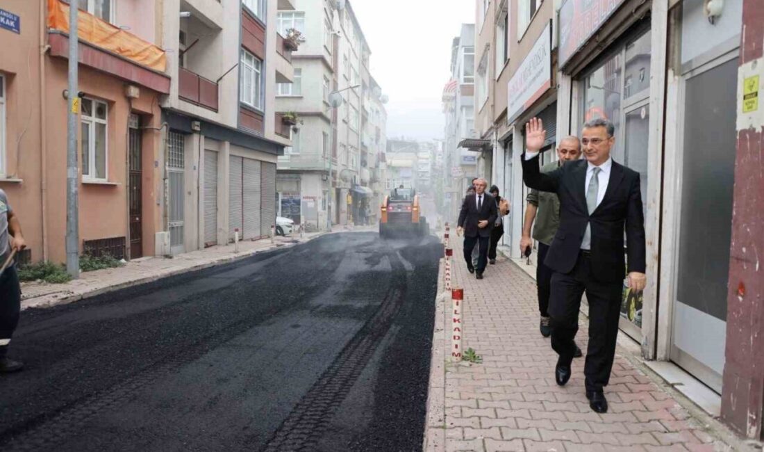 İlkadım Belediye Başkanı İhsan Kurnaz, ilçedeki yol yapım çalışmalarını yerinde
