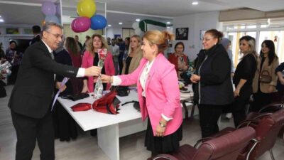 Samsun'un İlkadım ilçesinde, Belediye Başkanı İhsan Kurnaz, 24 Kasım Öğretmenler